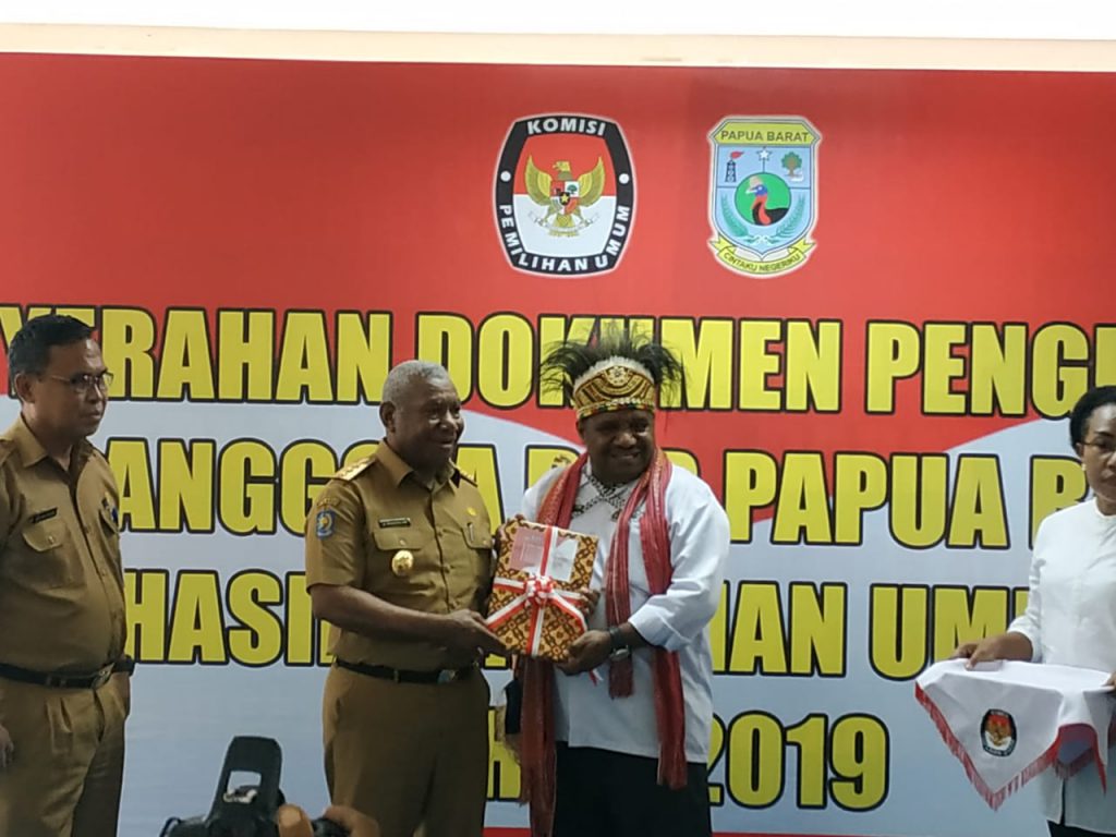 KPU Serahkan Dokumen 45 Nama Calon Anggota DPRD Terpilih Provinsi Papua ...