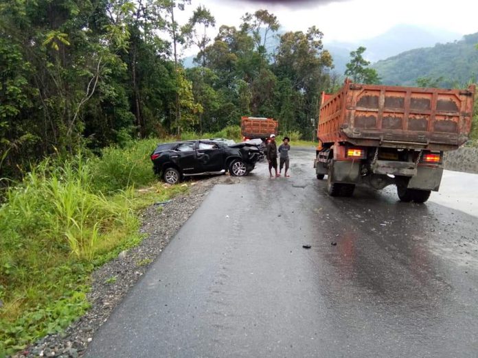 bupati manokwari selatan alami kecelakaan mobil rusak parah jagat papua