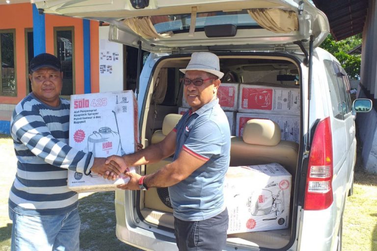 Cegah Covid-19, Anggota DPRD Asal NasDem Beri Bantuan Alat Semprot