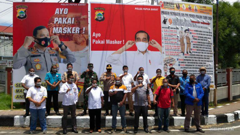 TNI-Polri, Satgas Covid-19 hingga KPU, Bawaslu dan Bapaslon Bagikan Masker di Manokwari