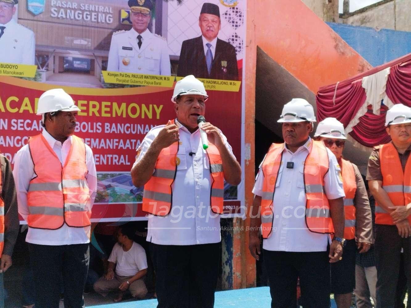 Penjabat Gubernur Papua Barat dan Bupati Manokwari pimpin pembongkaran Pasar Tingkat Sanggeng
