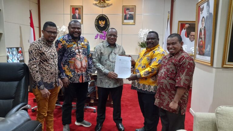 DPR Papua Barat Resmi Serahkan Usulan Tiga Nama Pj Gubernur Kepada Mendagri