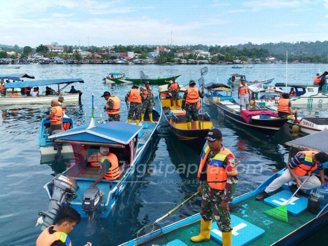 Aksi Bersih Laut Dan Pesisir Teluk Sawaibu, Warnai Peringatan Hari ...