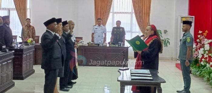 Tiga Pimpinan DPRK Manokwari Periode 2024-2029 Resmi Dilantik, Jhoni Mudi: Terima Kasih Kepada Seluruh Masyarakat