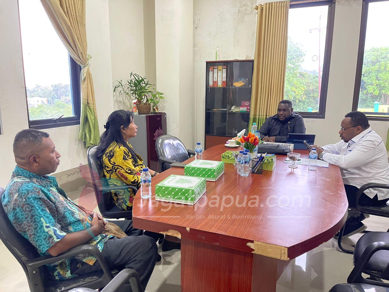 Hearing Komisi III DPRP Bersama Dinas Koperasi Dan BPKAD, Aloysius Siep Soroti Terkait Bantuan Langsung UMKM