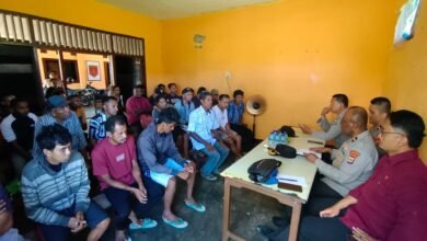 Kapolres Pegunungan Arfak Tatap Muka dengan Keluarga Korban Tanah Longsor