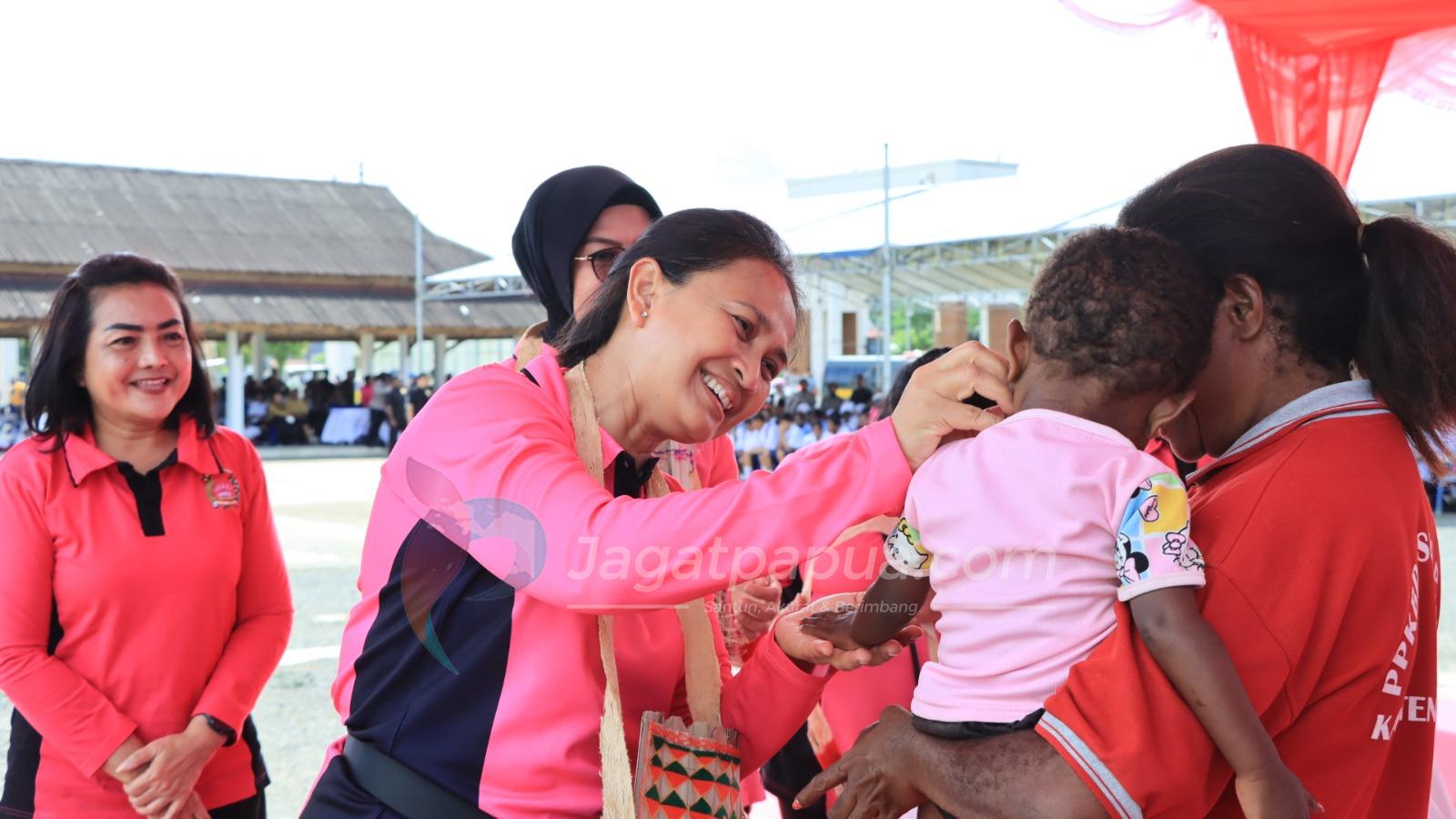 Ketua Umum Bhayangkari, Ny. Juliati Sigit Prabowo