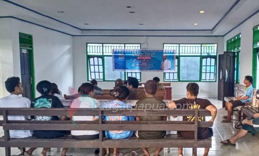 Senator Lamek Dowansiba saat melakukan sosialisai empat pilar kebangsaan